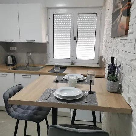 Okrug Gornji 17032c Apartment *